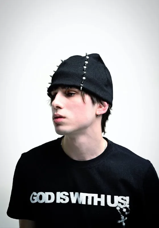 Шапка MIRARWEAR «BUR» с шипами по шву
